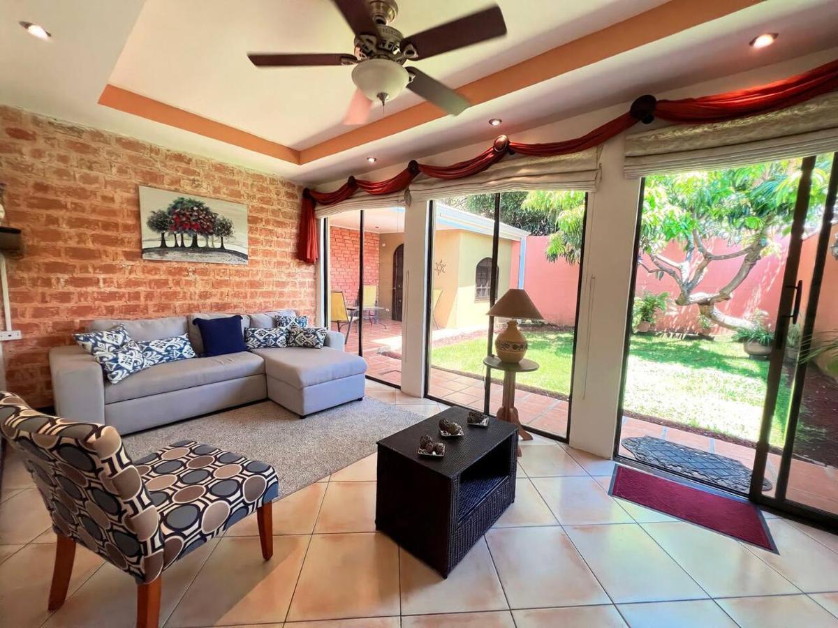 Beautiful Home W/ Backyard, Ac - Close To Airport Brasil Eksteriør bilde